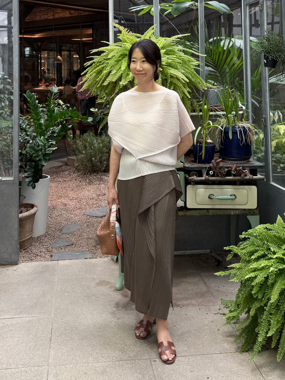 플리츠 원뿔 드레이프 스커트 | 걸을 때마다 우아하게 흐르는 드레이프 플리츠 스커트 Pleated Cone Drape Skirt | Gracefully Flowing Pleated Skirt with Elegant Drape Detail
