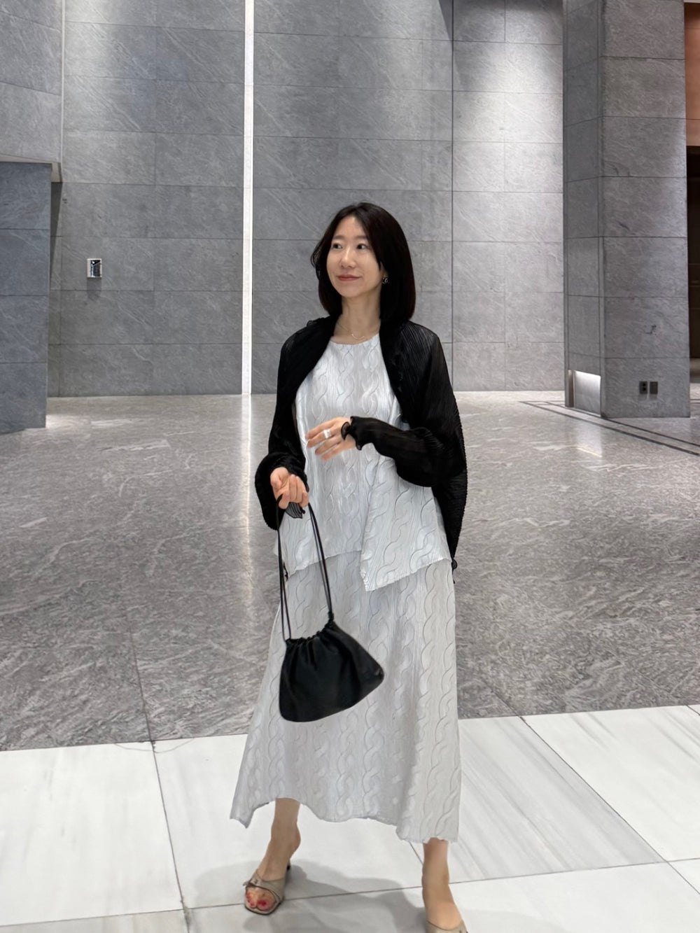✨반짝이는 은은한 펄감의 샤이니 꽈배기 플리츠 홀 셋업 Sleeveless Shimmer Pleated Texture Set-Up | Top & Skirt 2PCS · Elegant Satin Shine · Lightweight Summer Resort Look · Free Size✨