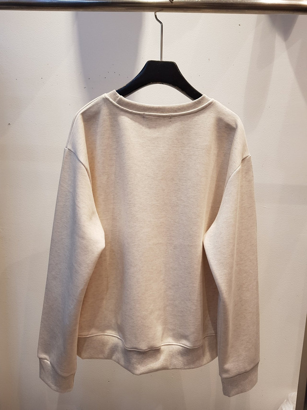 마르 BB✨ 진주 자수 맨투맨 | Pearl Embroidery Sweatshirt