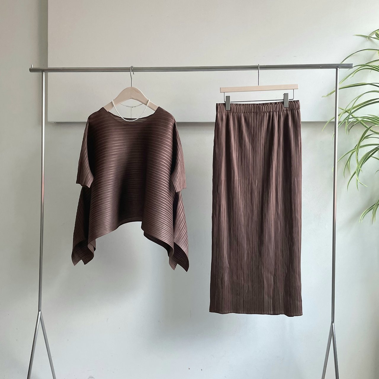 ✨ 굿퀄리티✨오드리 고급 광택 플리츠 상하의 세트 (44~88 추천) | Audrey Premium Shimmer Pleated Top & Skirt Set ✨