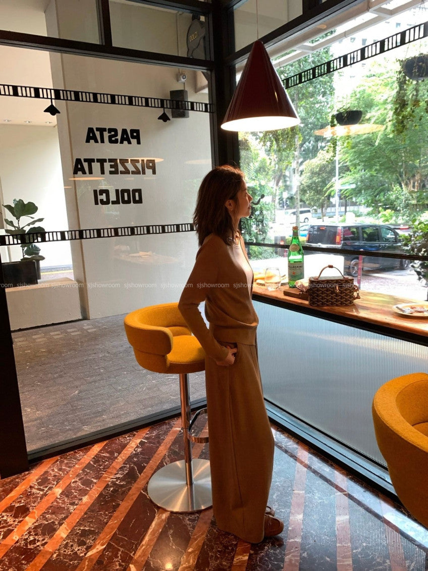 🧶 [레이어드 디자인] 울 블렌드 딥 브이넥 배색 슬릿 니트 | Wool Blend Deep V-Neck Layered Slit Knit