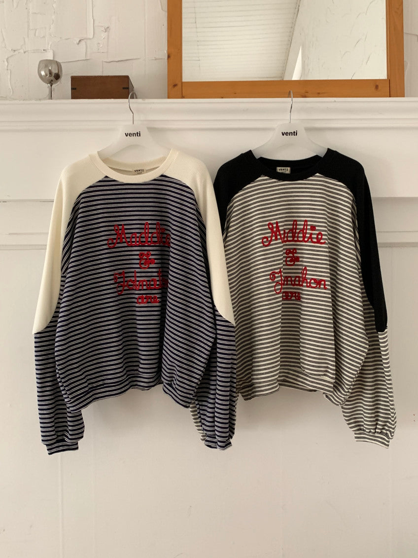 🧵 [벤티 스트라이프 배색] 레드 레터링 자수 맨투맨 | Stripe Color Block Embroidery Sweatshirt