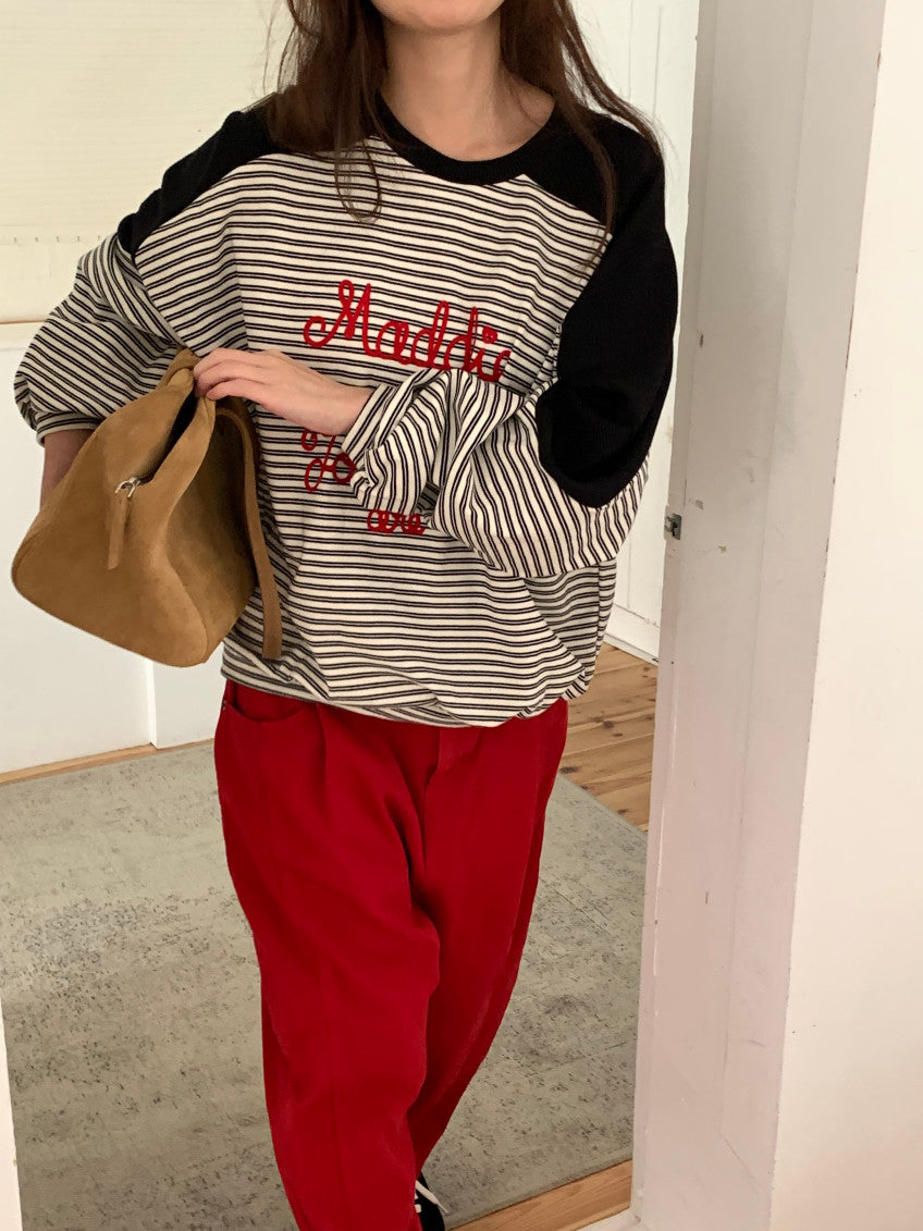🧵 [벤티 스트라이프 배색] 레드 레터링 자수 맨투맨 | Stripe Color Block Embroidery Sweatshirt