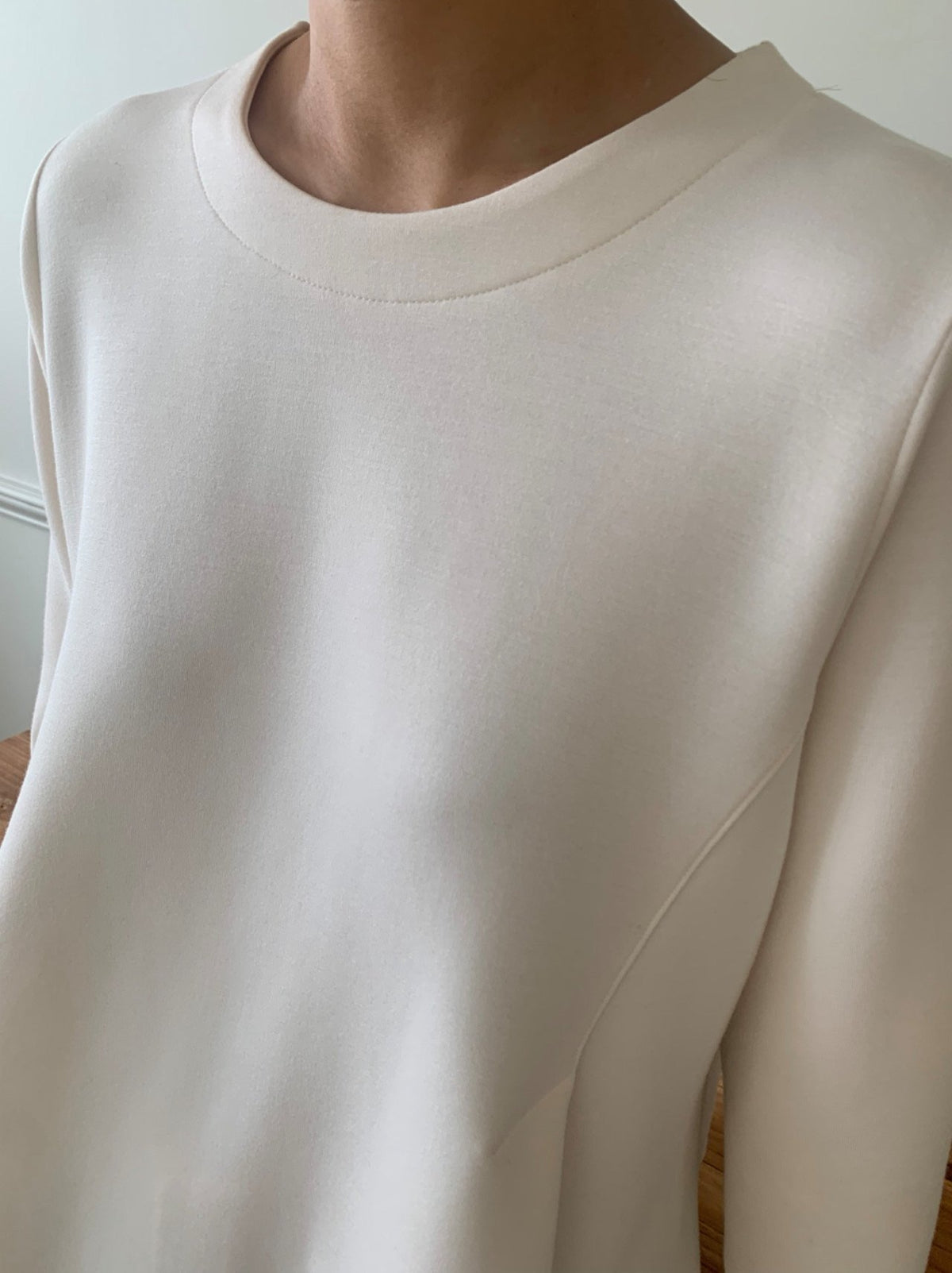🖤 [럭키룸 라인이 예쁜 분또] 사이드 다트 A라인 긴팔 티셔츠 | Soft Structured Dart A-Line Long Sleeve Top