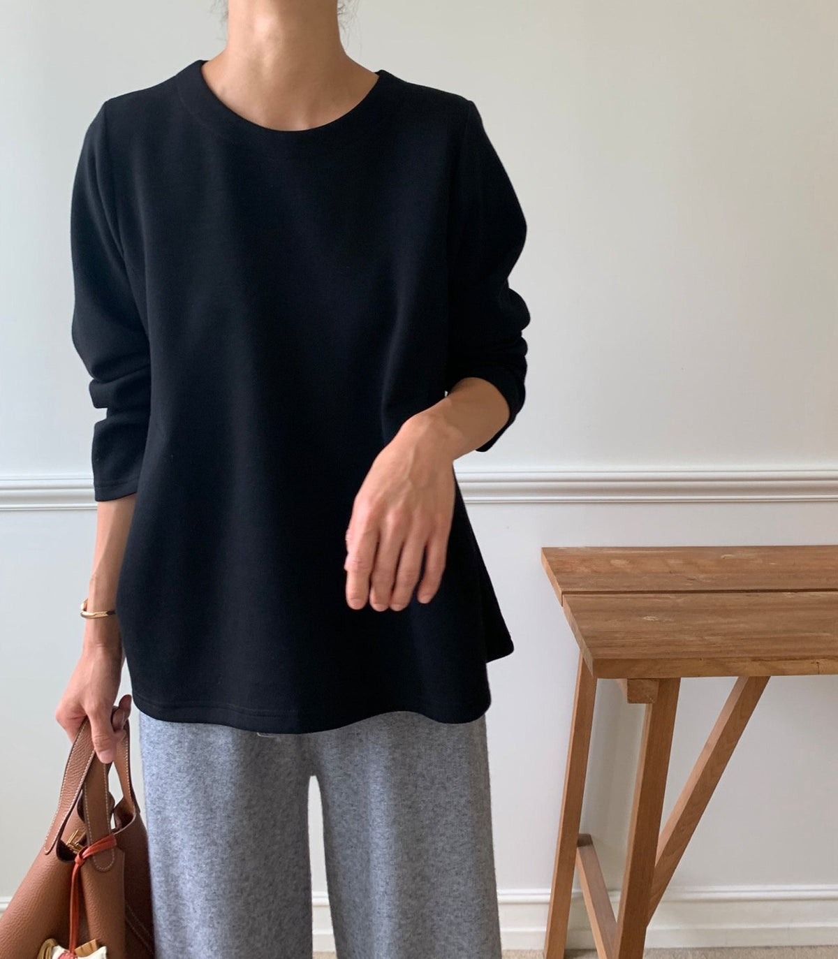 🖤 [럭키룸 라인이 예쁜 분또] 사이드 다트 A라인 긴팔 티셔츠 | Soft Structured Dart A-Line Long Sleeve Top
