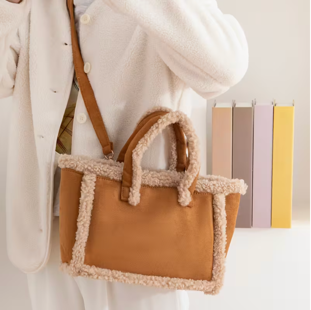 어그 스타일 퍼 토트백(Camel Color Only)/ UGG-Inspired Faux Fur Tote Bag | Cozy Winter Suede Crossbody