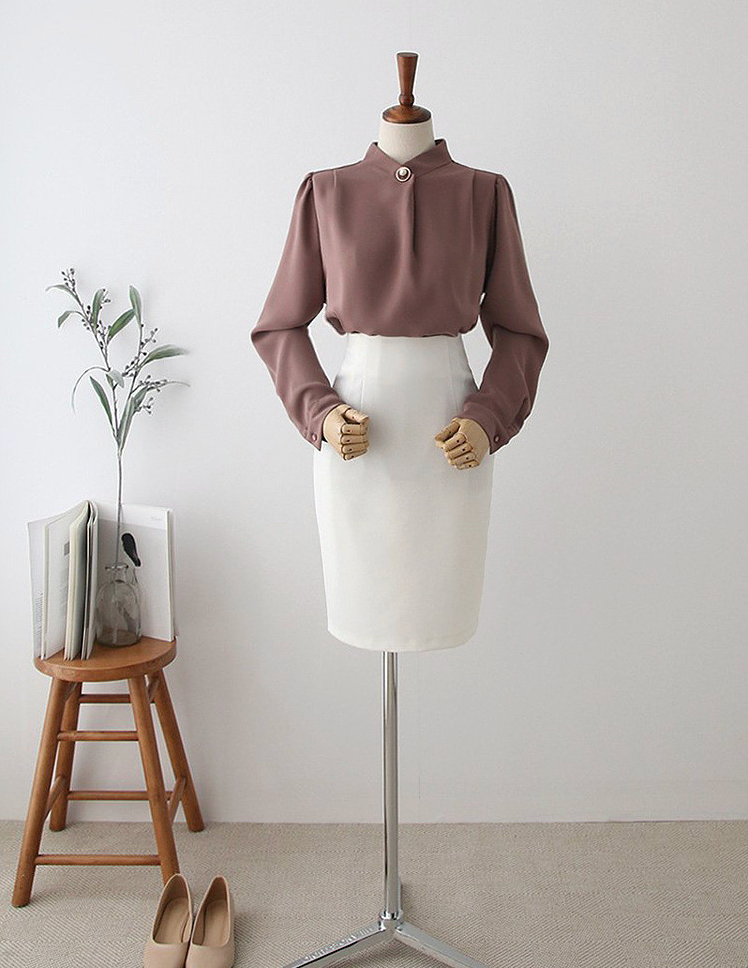 [66까지][메이드101]골드 진주 브로치 하이넥 정장 블라우스 Gold Pearl Brooch High-Neck Blouse