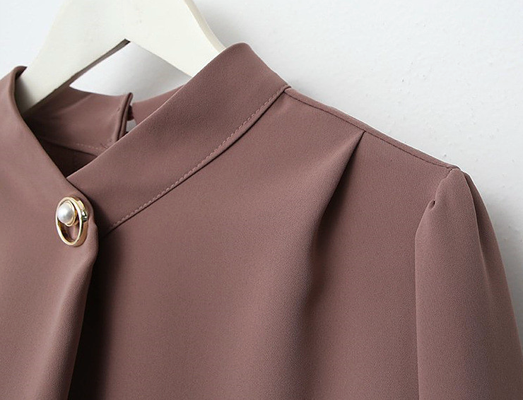 [66까지][메이드101]골드 진주 브로치 하이넥 정장 블라우스 Gold Pearl Brooch High-Neck Blouse