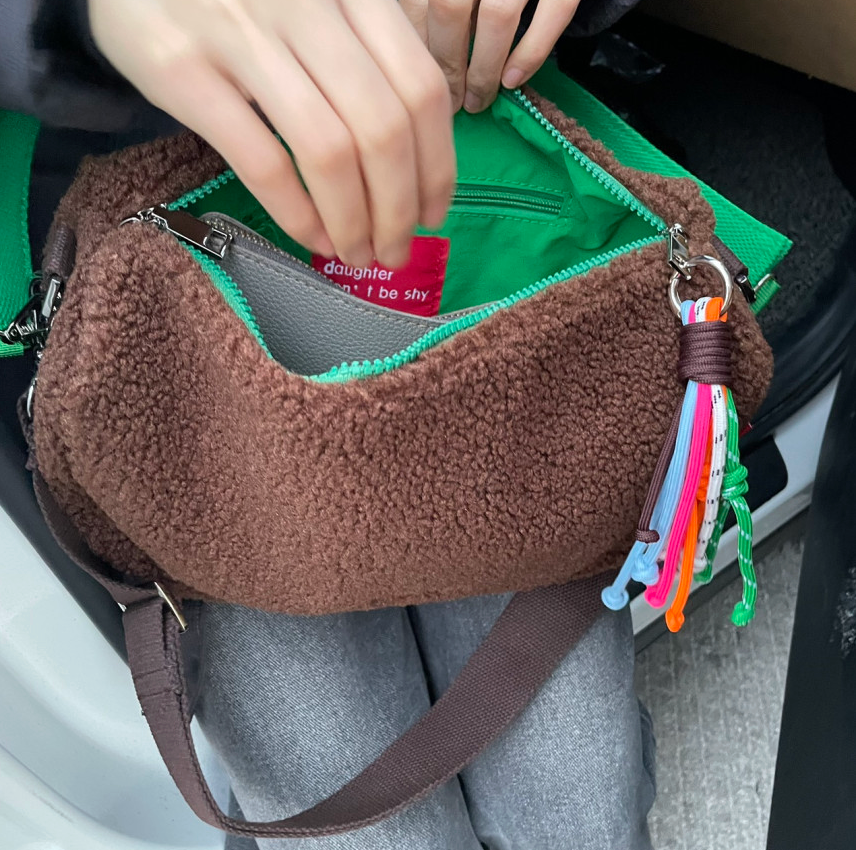 [mddas] 양털 뽀글이 보부상 미니 숄더백 / Teddy Fleece Shoulder Bag
