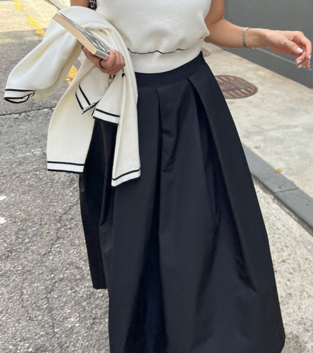 [77까지][이쁘지오] 가을 겨울 롱치마 핀턱 플레어 바스락 롱스커트/Pintuck Flare Long Skirt with Crisp Fabric