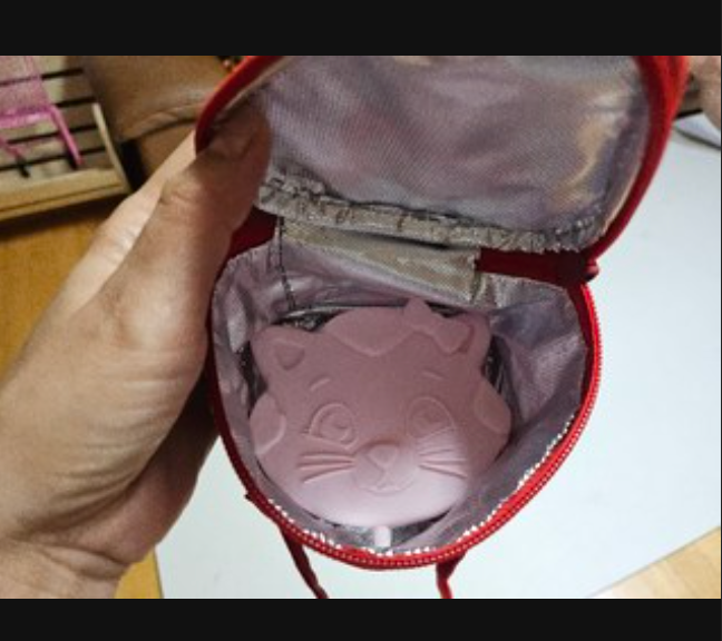 [삼각김밥파우치]헬로키티 삼각 파우치 보냉가방 KCON2 Hello Kitty Triangle Cooling Pouch