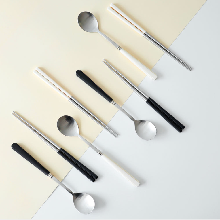 🥄[국민보급형][🇺🇸국민 수저세트 상륙!!🇺🇸]  카모메키친 2+2 = 4인 수저세트 – 3가지 컬러 국민 수저세트 / Kamome Kitchen 4-Person Spoon & Chopstick Set – 3 Color Best-Selling Flatware Set