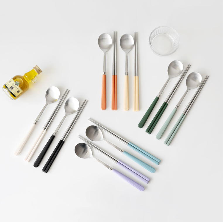 🥄[국민보급형][🇺🇸국민 수저세트 상륙!!🇺🇸]  카모메키친 2+2 = 4인 수저세트 – 3가지 컬러 국민 수저세트 / Kamome Kitchen 4-Person Spoon & Chopstick Set – 3 Color Best-Selling Flatware Set