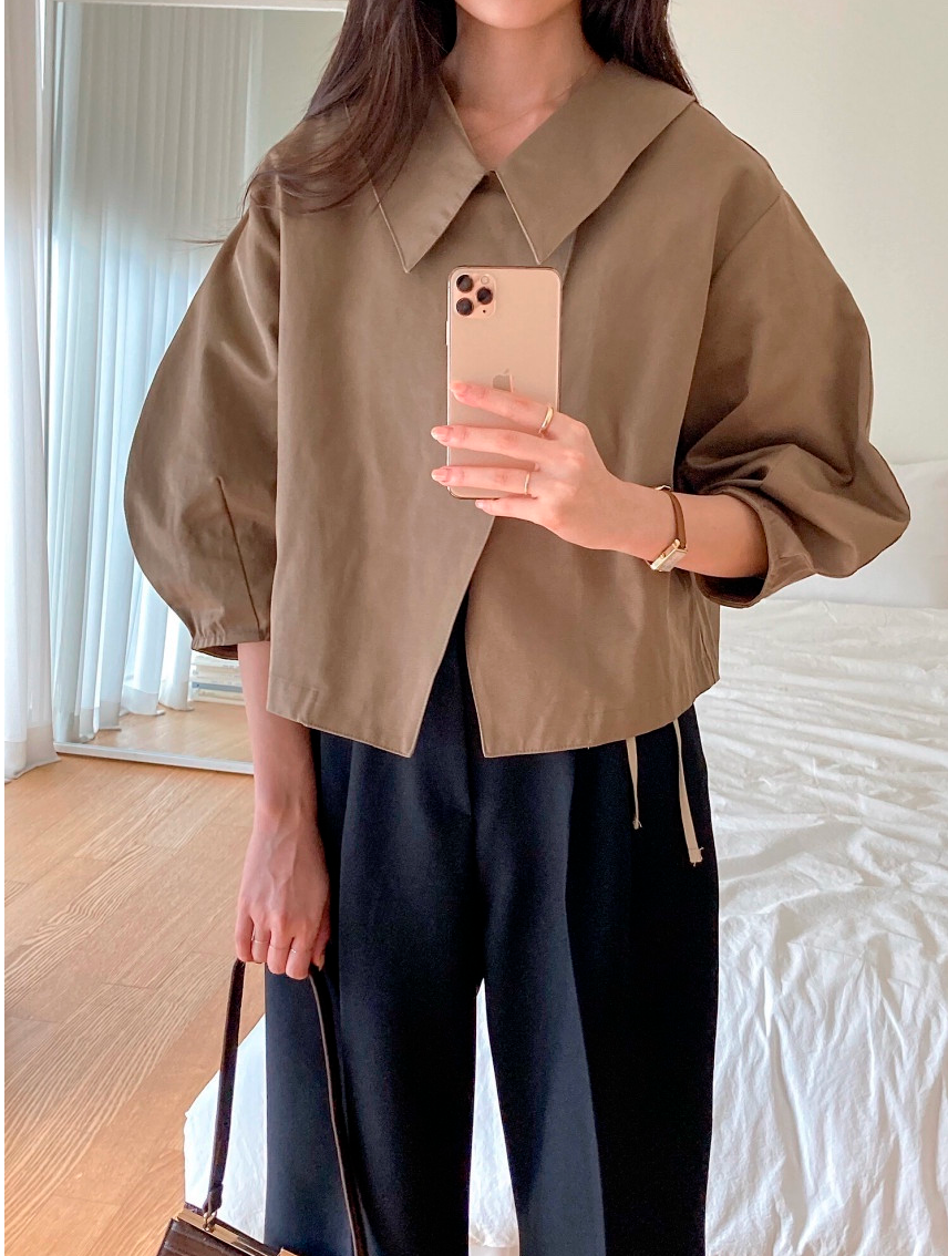 🛍️🌼26SS 볼륨 퍼프 소매 사선 카라 크롭 자켓🌼 – 블라우스형 부티끄 유니크 자켓 / 26SS Volume Puff Sleeve Asymmetrical Collar Cropped Jacket – Boutique Blouse-Style Jacket