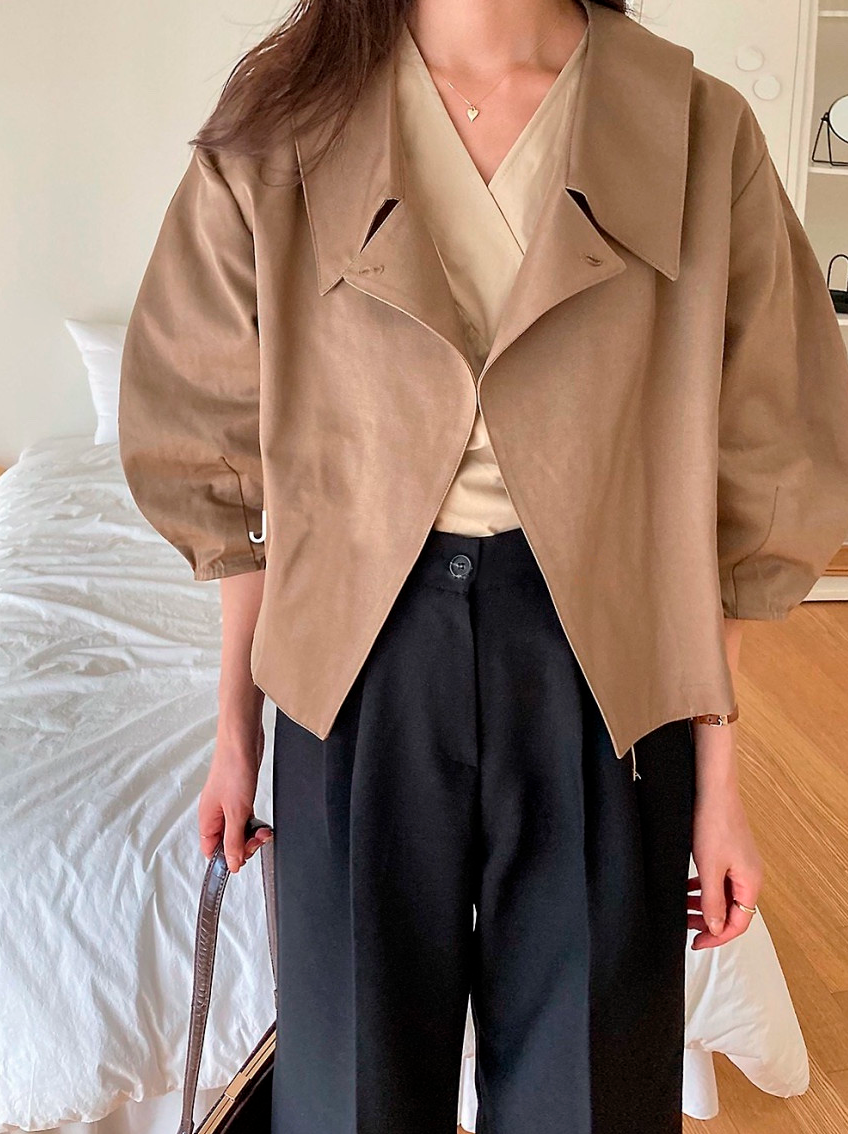 🛍️🌼26SS 볼륨 퍼프 소매 사선 카라 크롭 자켓🌼 – 블라우스형 부티끄 유니크 자켓 / 26SS Volume Puff Sleeve Asymmetrical Collar Cropped Jacket – Boutique Blouse-Style Jacket