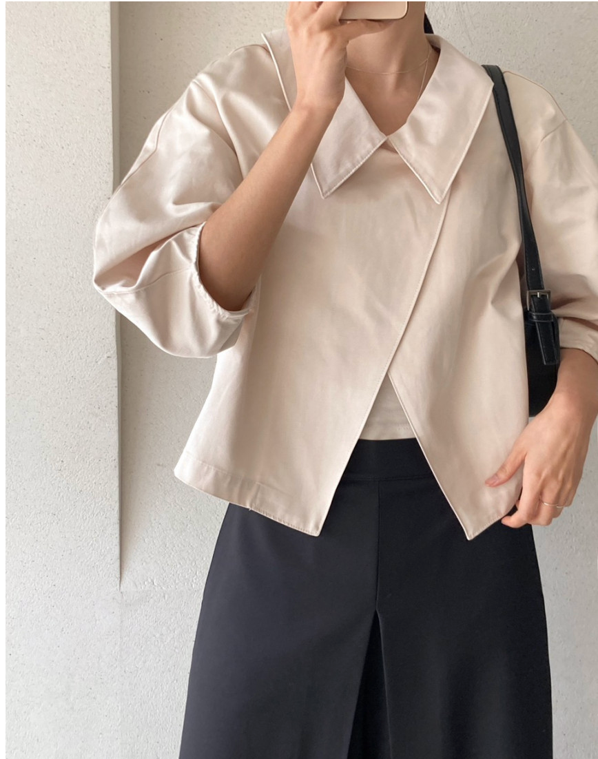 🛍️🌼26SS 볼륨 퍼프 소매 사선 카라 크롭 자켓🌼 – 블라우스형 부티끄 유니크 자켓 / 26SS Volume Puff Sleeve Asymmetrical Collar Cropped Jacket – Boutique Blouse-Style Jacket