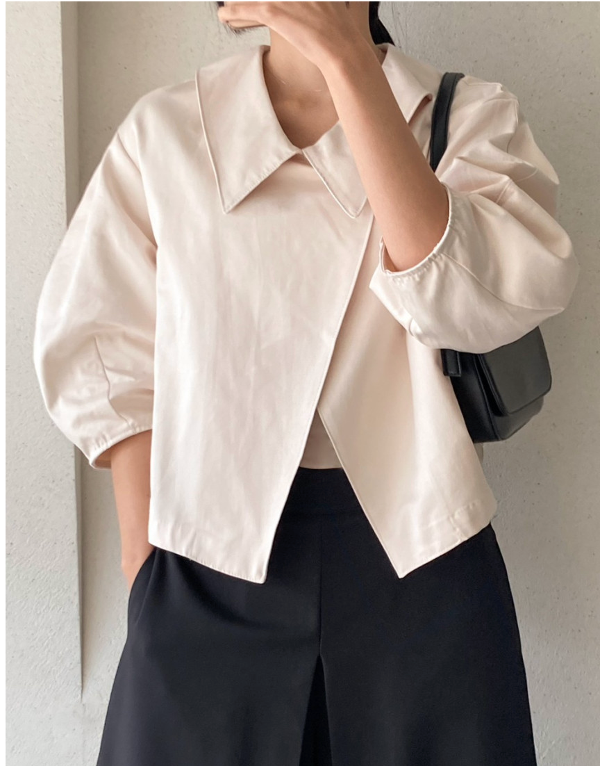 🛍️🌼26SS 볼륨 퍼프 소매 사선 카라 크롭 자켓🌼 – 블라우스형 부티끄 유니크 자켓 / 26SS Volume Puff Sleeve Asymmetrical Collar Cropped Jacket – Boutique Blouse-Style Jacket