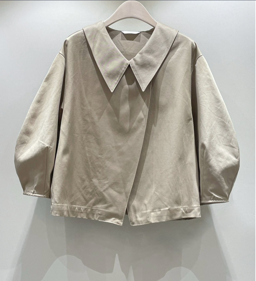 🛍️🌼26SS 볼륨 퍼프 소매 사선 카라 크롭 자켓🌼 – 블라우스형 부티끄 유니크 자켓 / 26SS Volume Puff Sleeve Asymmetrical Collar Cropped Jacket – Boutique Blouse-Style Jacket