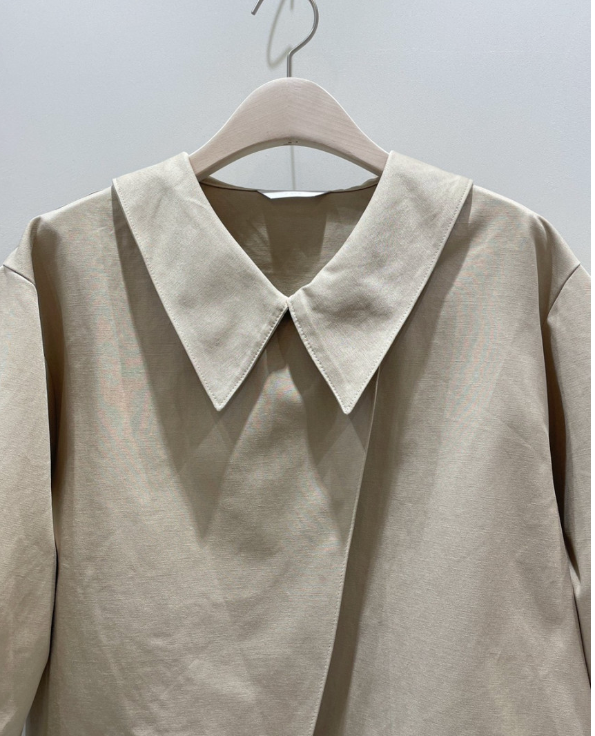 🛍️🌼26SS 볼륨 퍼프 소매 사선 카라 크롭 자켓🌼 – 블라우스형 부티끄 유니크 자켓 / 26SS Volume Puff Sleeve Asymmetrical Collar Cropped Jacket – Boutique Blouse-Style Jacket