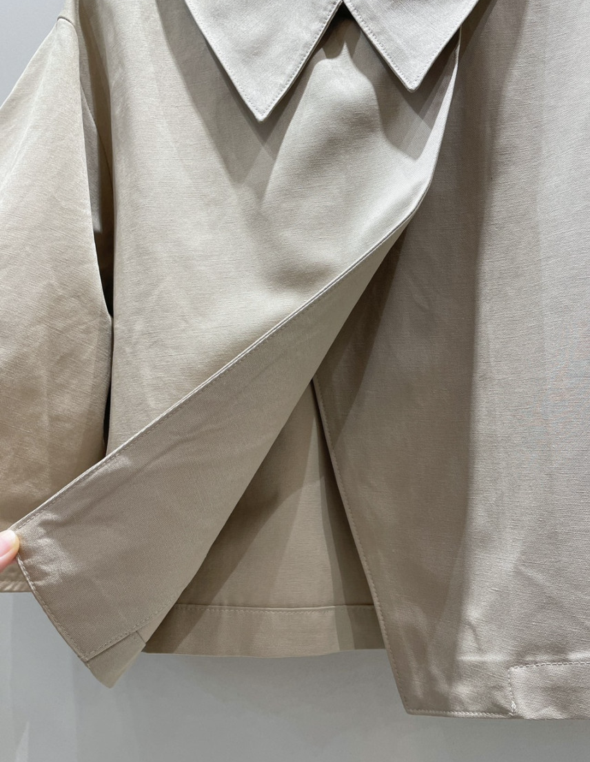 🛍️🌼26SS 볼륨 퍼프 소매 사선 카라 크롭 자켓🌼 – 블라우스형 부티끄 유니크 자켓 / 26SS Volume Puff Sleeve Asymmetrical Collar Cropped Jacket – Boutique Blouse-Style Jacket