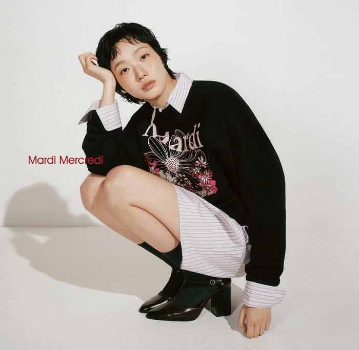 🌺[마르디 메크르디] 🌺 SWEATSHIRT FLOWERMARDI JARDIN_BLACK PALEPINK / Mardi Mercredi Sweatshirt Flowermardi Jardin Black Pale Pink