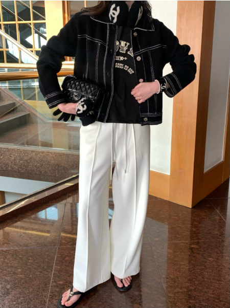 🔥[한국대란주문폭발]🔥 🇰🇷베리 스티치 숏 자켓 – 크롭 실루엣 부티크 아우터 / Berry Stitch Short Jacket – Cropped Boutique Outer