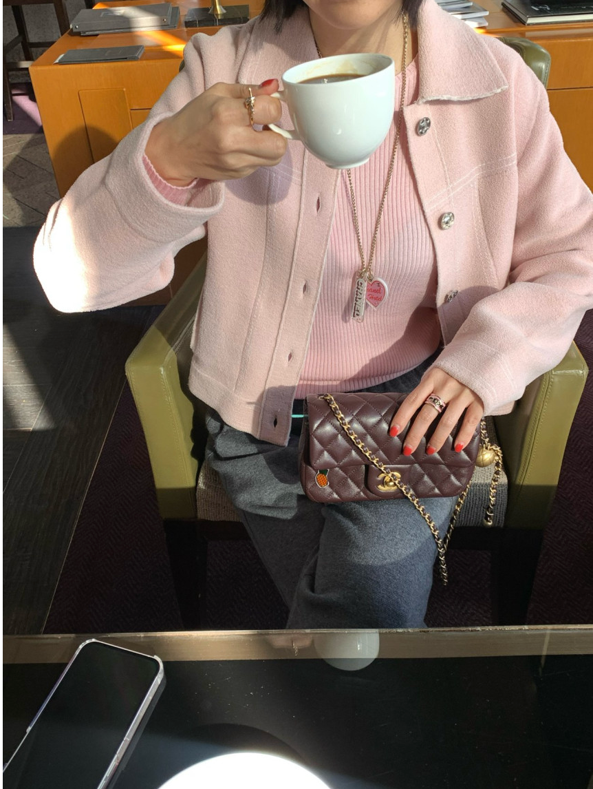 🔥[한국대란주문폭발]🔥 🇰🇷베리 스티치 숏 자켓 – 크롭 실루엣 부티크 아우터 / Berry Stitch Short Jacket – Cropped Boutique Outer