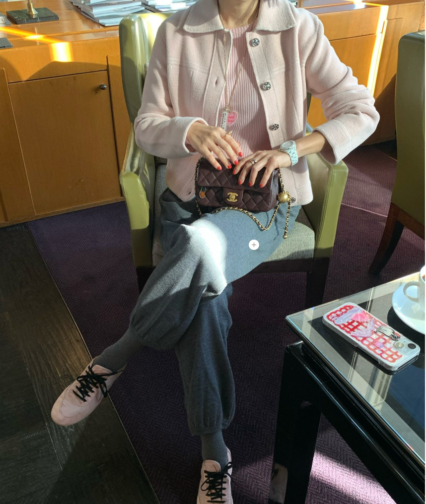 🔥[한국대란주문폭발]🔥 🇰🇷베리 스티치 숏 자켓 – 크롭 실루엣 부티크 아우터 / Berry Stitch Short Jacket – Cropped Boutique Outer