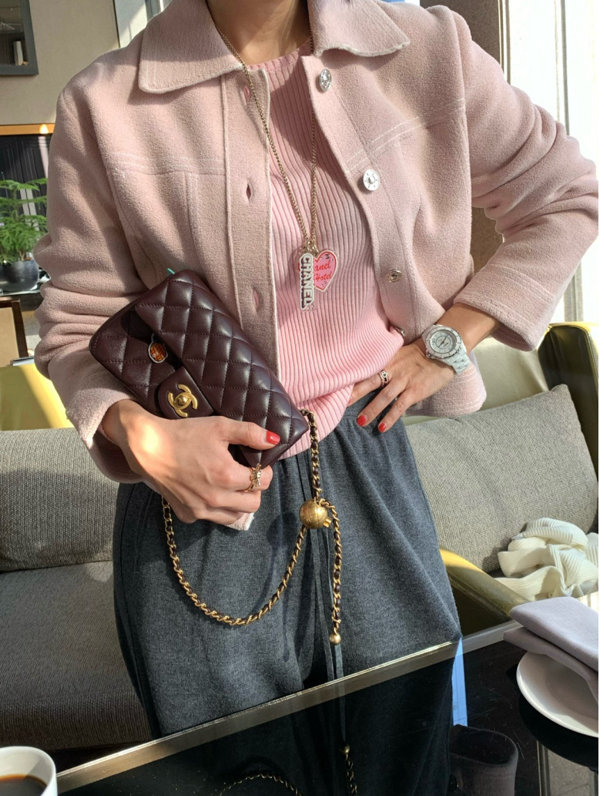 🔥[한국대란주문폭발]🔥 🇰🇷베리 스티치 숏 자켓 – 크롭 실루엣 부티크 아우터 / Berry Stitch Short Jacket – Cropped Boutique Outer