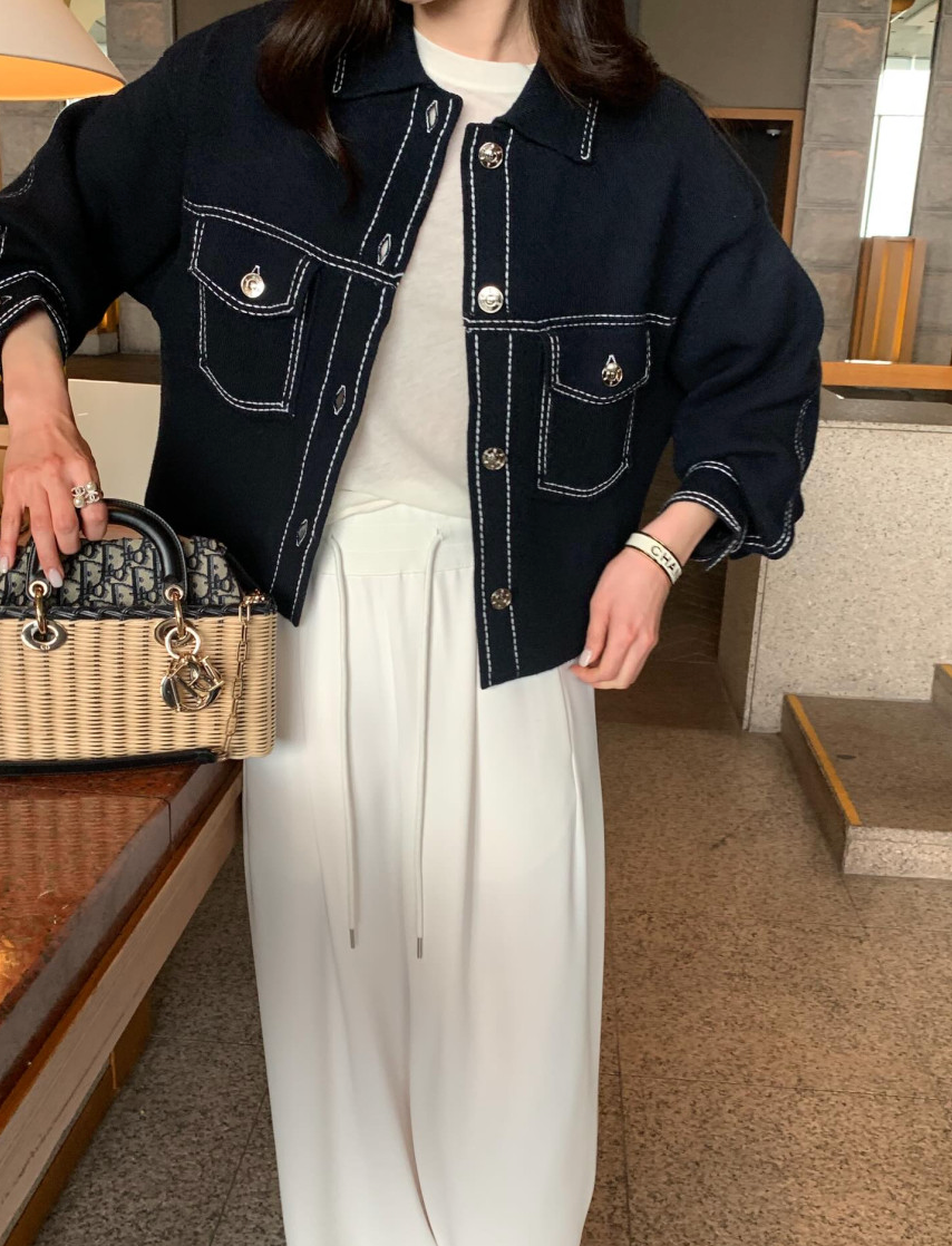 🩷[이.사.통 베리 자켓 재해석]🩷로우게이지 베리에 니트 자켓 – 부드러운 크롭 카라 니트 자켓 / Low Gauge Berry Knit Jacket – Soft Cropped Collar Knit Jacket