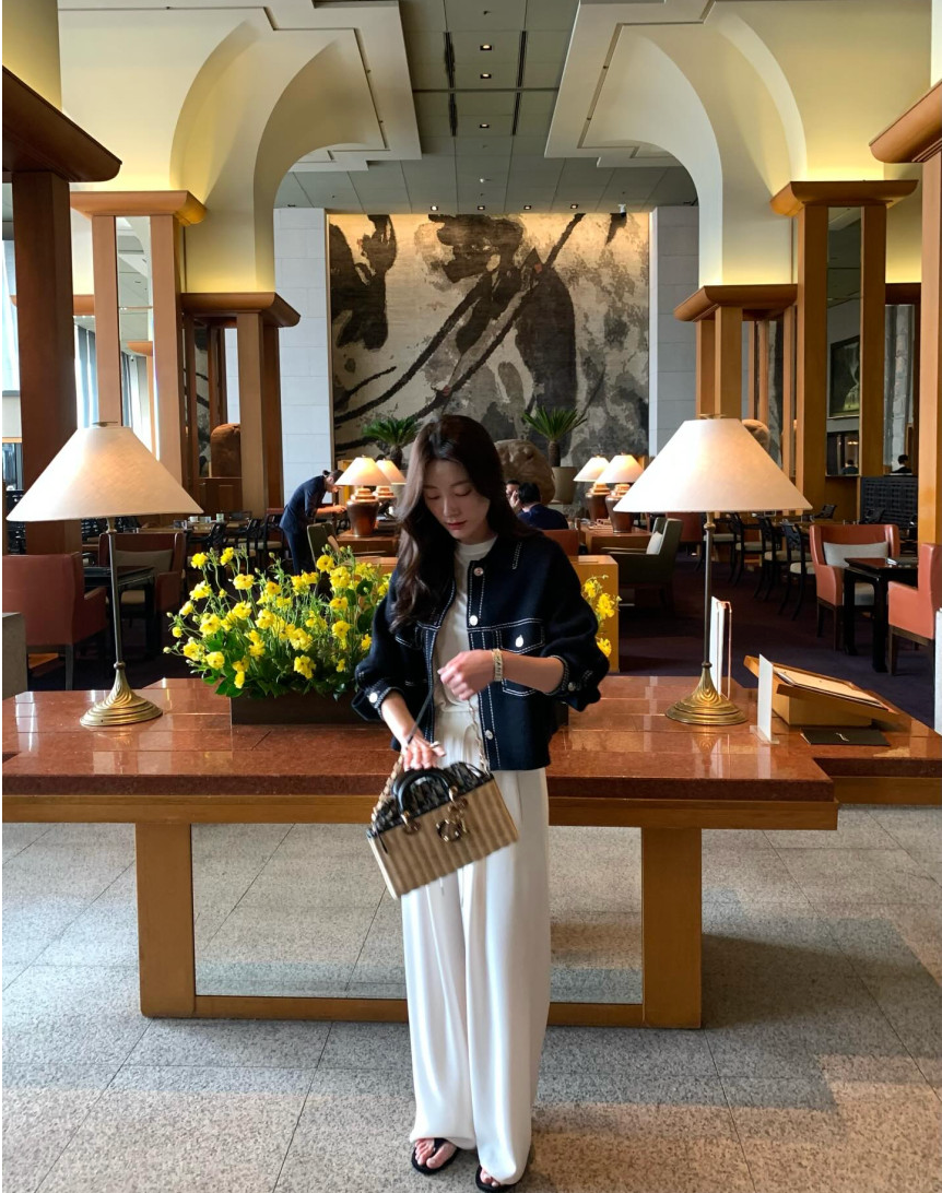 🩷[이.사.통 베리 자켓 재해석]🩷로우게이지 베리에 니트 자켓 – 부드러운 크롭 카라 니트 자켓 / Low Gauge Berry Knit Jacket – Soft Cropped Collar Knit Jacket