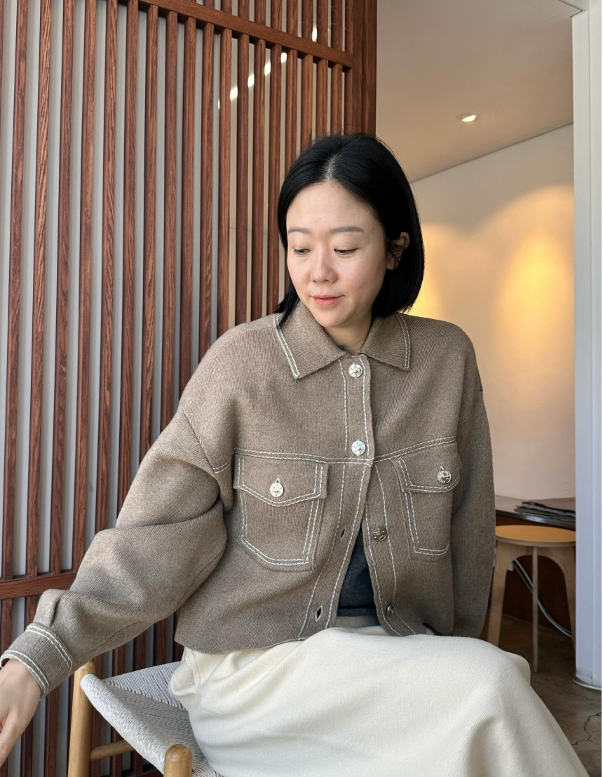 🩷[이.사.통 베리 자켓 재해석]🩷로우게이지 베리에 니트 자켓 – 부드러운 크롭 카라 니트 자켓 / Low Gauge Berry Knit Jacket – Soft Cropped Collar Knit Jacket