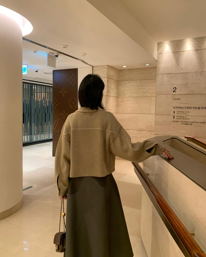 🩷[이.사.통 베리 자켓 재해석]🩷로우게이지 베리에 니트 자켓 – 부드러운 크롭 카라 니트 자켓 / Low Gauge Berry Knit Jacket – Soft Cropped Collar Knit Jacket