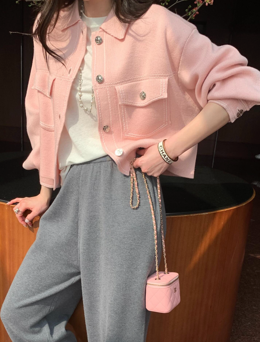 🩷[이.사.통 베리 자켓 재해석]🩷로우게이지 베리에 니트 자켓 – 부드러운 크롭 카라 니트 자켓 / Low Gauge Berry Knit Jacket – Soft Cropped Collar Knit Jacket