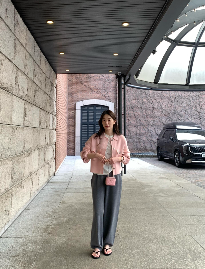 🩷[이.사.통 베리 자켓 재해석]🩷로우게이지 베리에 니트 자켓 – 부드러운 크롭 카라 니트 자켓 / Low Gauge Berry Knit Jacket – Soft Cropped Collar Knit Jacket