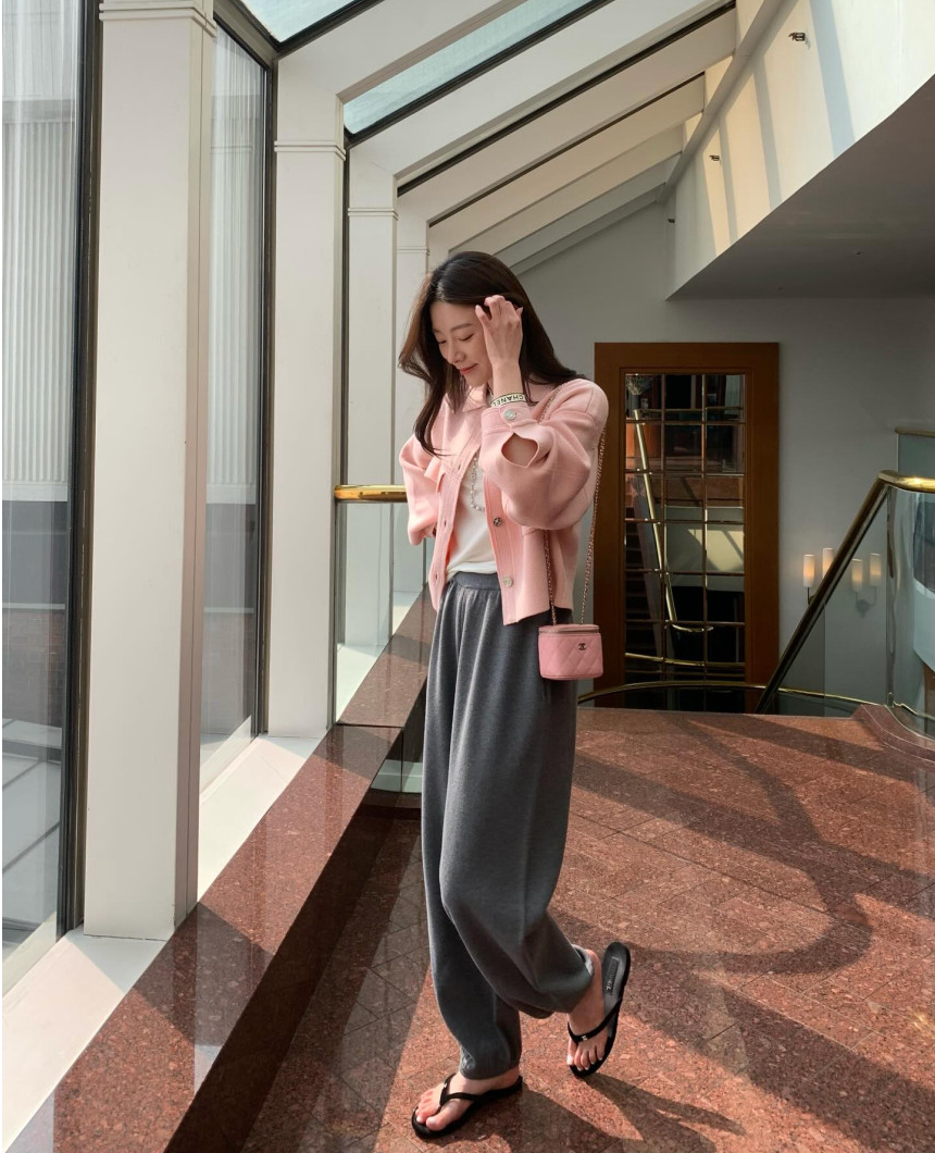 🩷[이.사.통 베리 자켓 재해석]🩷로우게이지 베리에 니트 자켓 – 부드러운 크롭 카라 니트 자켓 / Low Gauge Berry Knit Jacket – Soft Cropped Collar Knit Jacket