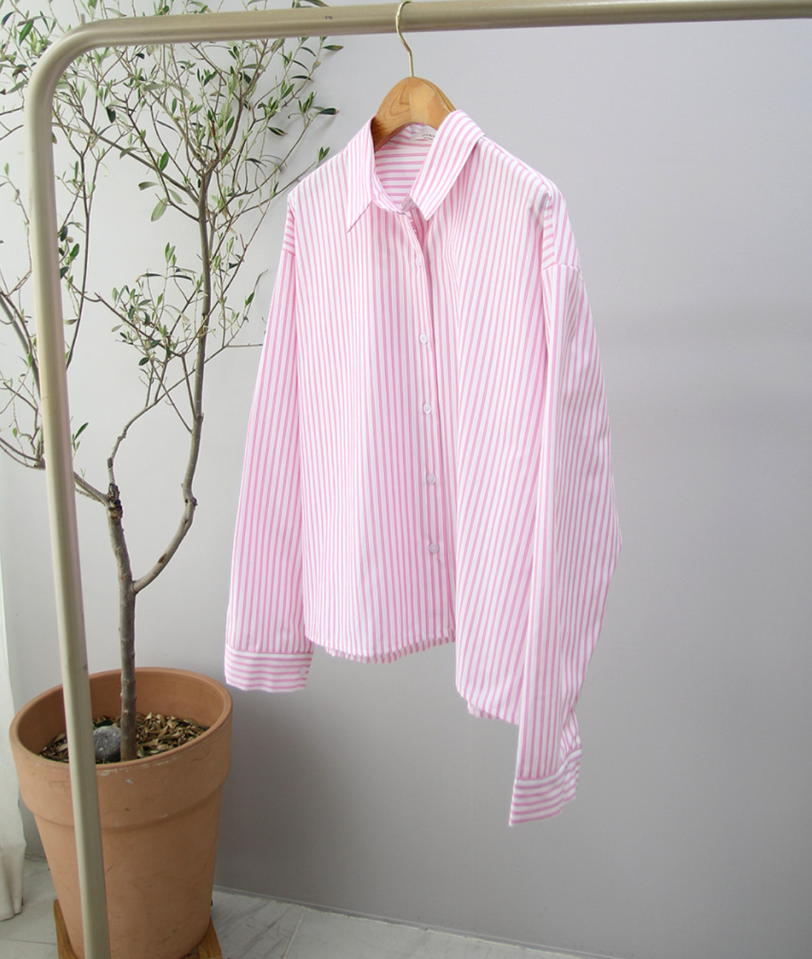 🌸✨ 26봄신상 백자수 포인트 스트라이프 루즈핏 셔츠 ✨🌿 26 Spring Embroidered Stripe Shirt