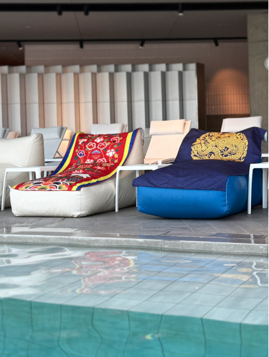 🇰🇷[국립중앙 박물관 뮷즈 No.1 비치타올]🇰🇷 국립중앙박물관 정식 굿즈 곤룡포 & 활옷 비치타월 140×70cm 프리미엄 극세사 Korean National Museum Official Beach Towel Gonryongpo & Hwarot