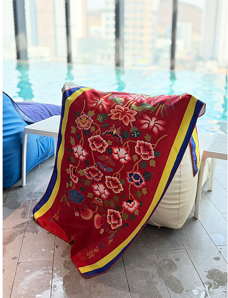 🇰🇷[국립중앙 박물관 뮷즈 No.1 비치타올]🇰🇷 국립중앙박물관 정식 굿즈 곤룡포 & 활옷 비치타월 140×70cm 프리미엄 극세사 Korean National Museum Official Beach Towel Gonryongpo & Hwarot