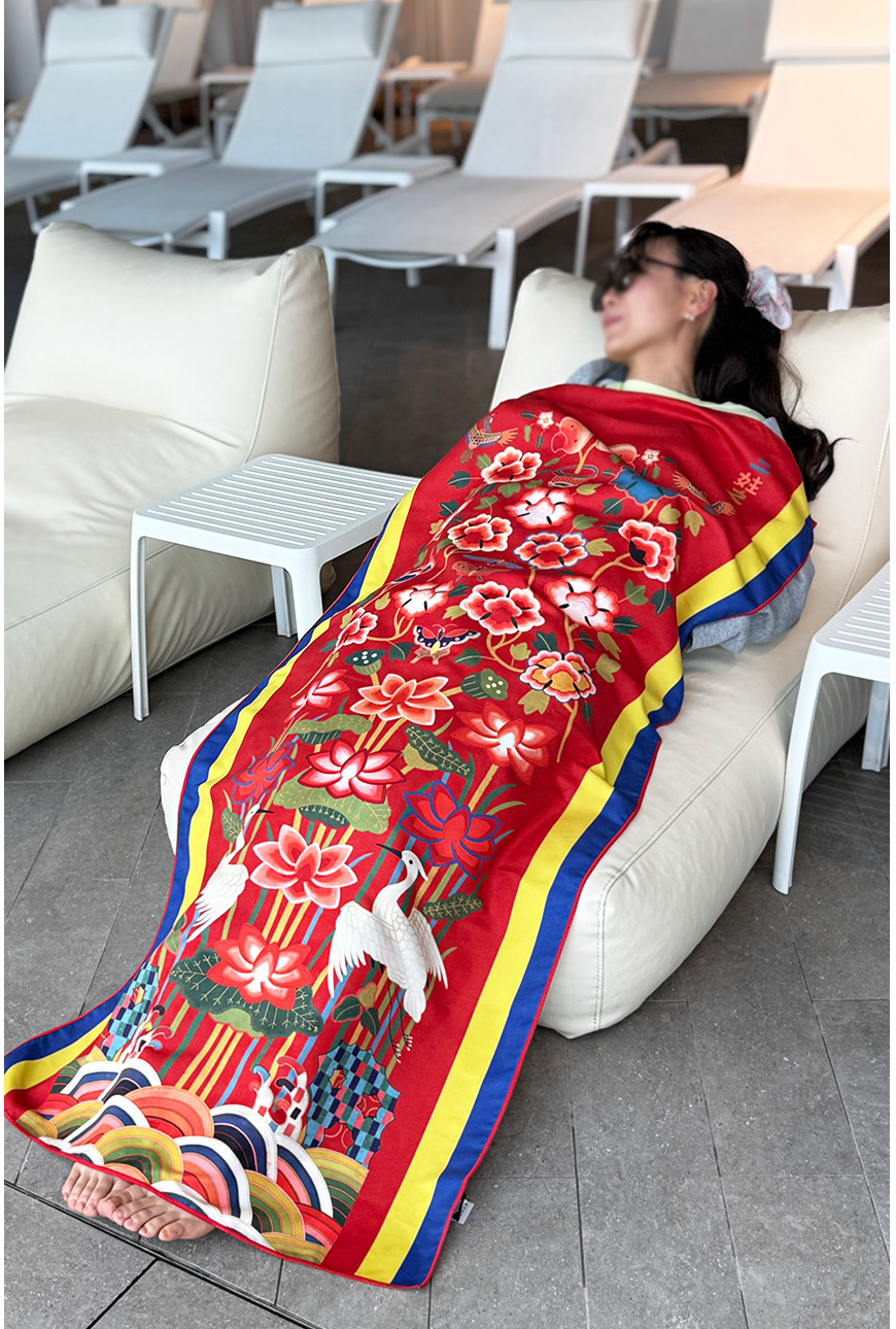 🇰🇷[국립중앙 박물관 뮷즈 No.1 비치타올]🇰🇷 국립중앙박물관 정식 굿즈 곤룡포 & 활옷 비치타월 140×70cm 프리미엄 극세사 Korean National Museum Official Beach Towel Gonryongpo & Hwarot