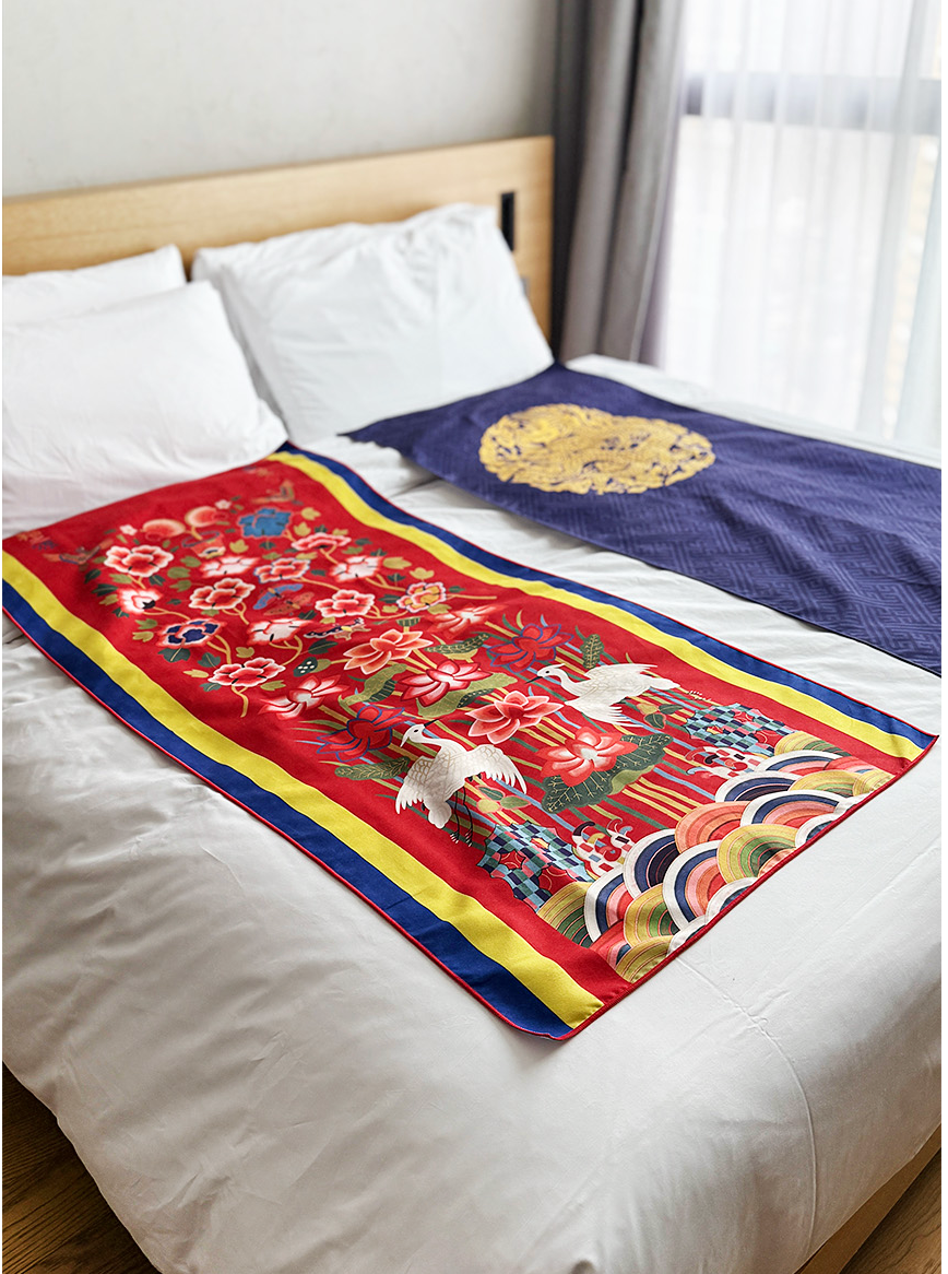 🇰🇷[국립중앙 박물관 뮷즈 No.1 비치타올]🇰🇷 국립중앙박물관 정식 굿즈 곤룡포 & 활옷 비치타월 140×70cm 프리미엄 극세사 Korean National Museum Official Beach Towel Gonryongpo & Hwarot