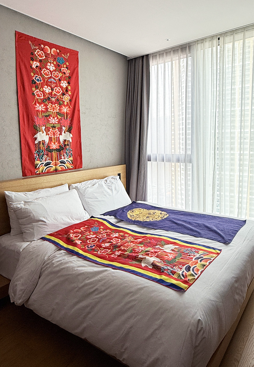 🇰🇷[국립중앙 박물관 뮷즈 No.1 비치타올]🇰🇷 국립중앙박물관 정식 굿즈 곤룡포 & 활옷 비치타월 140×70cm 프리미엄 극세사 Korean National Museum Official Beach Towel Gonryongpo & Hwarot