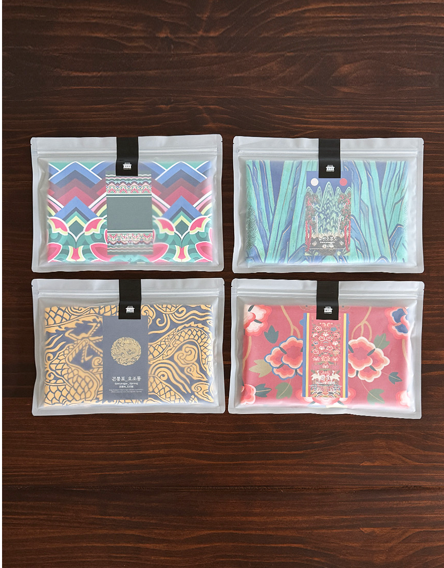 🇰🇷[국립중앙 박물관 뮷즈 No.1 비치타올]🇰🇷 국립중앙박물관 정식 굿즈 곤룡포 & 활옷 비치타월 140×70cm 프리미엄 극세사 Korean National Museum Official Beach Towel Gonryongpo & Hwarot