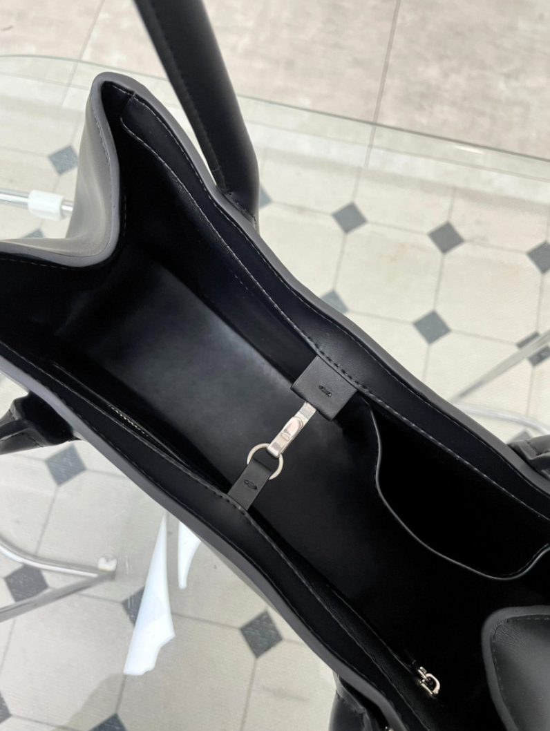 🌳[프리미엄 라인]🌳 ✨🤎 더로우맛 프리미엄 ‘알제’ 새들 레더 숄더백 │ 미니멀 실루엣으로 완성되는 고급미 │ 데일리·세미포멀 올킬 👜✨ The Row-Inspired Alze Saddle Leather Shoulder Bag – Premium Line