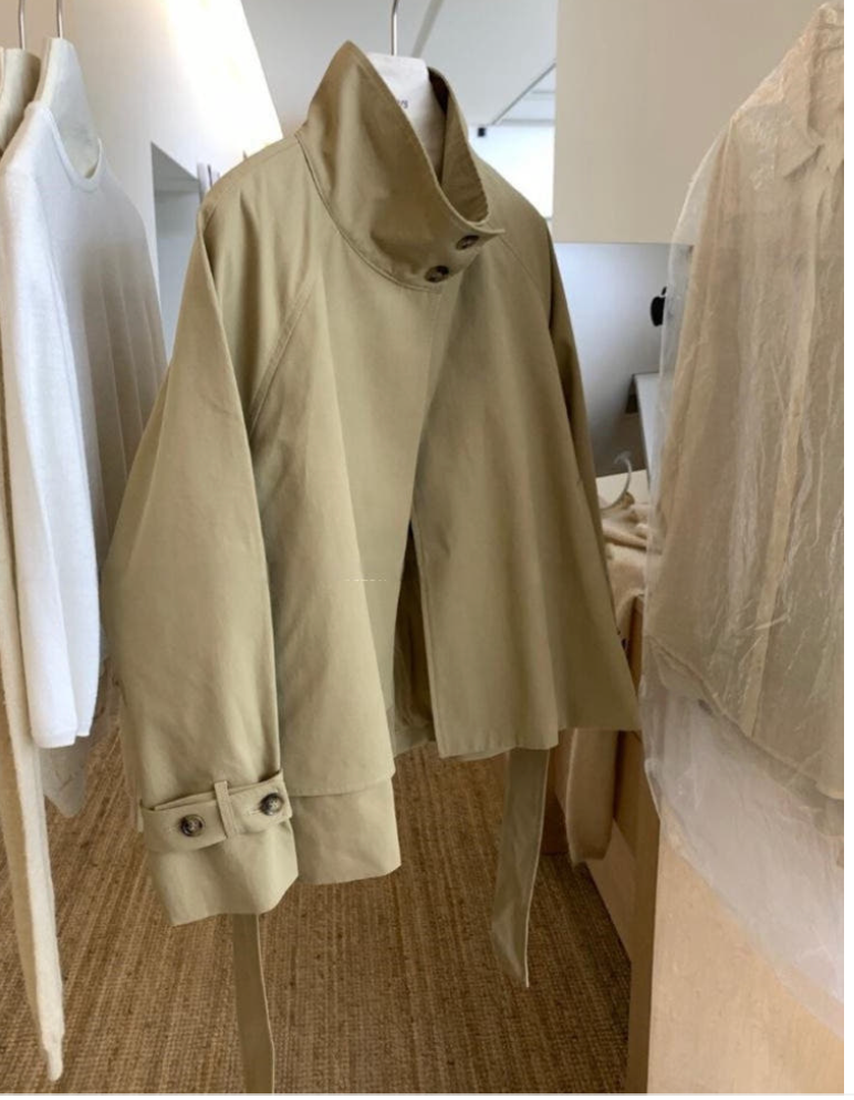 [2-3주이상 소요 품절대란템]✨ 💜뒷포인트 백버튼 야상 숏 바바리 자켓 점퍼💜 / Back Detail Button Safari Short Trench Jacket Jumper ✨