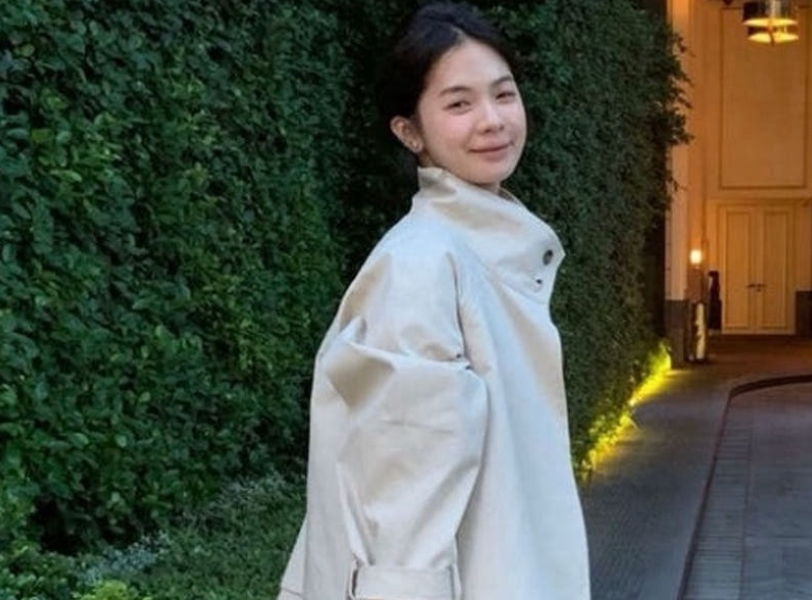 [2-3주이상 소요 품절대란템]✨ 💜뒷포인트 백버튼 야상 숏 바바리 자켓 점퍼💜 / Back Detail Button Safari Short Trench Jacket Jumper ✨