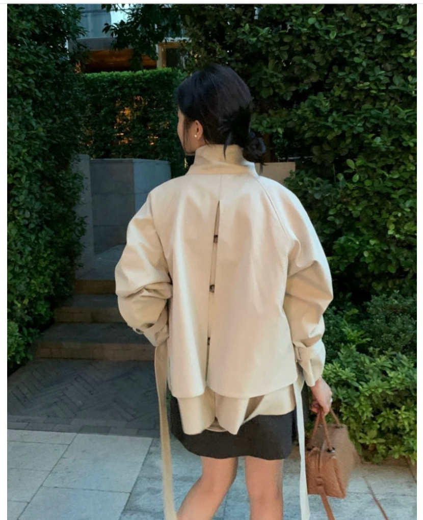 [2-3주이상 소요 품절대란템]✨ 💜뒷포인트 백버튼 야상 숏 바바리 자켓 점퍼💜 / Back Detail Button Safari Short Trench Jacket Jumper ✨