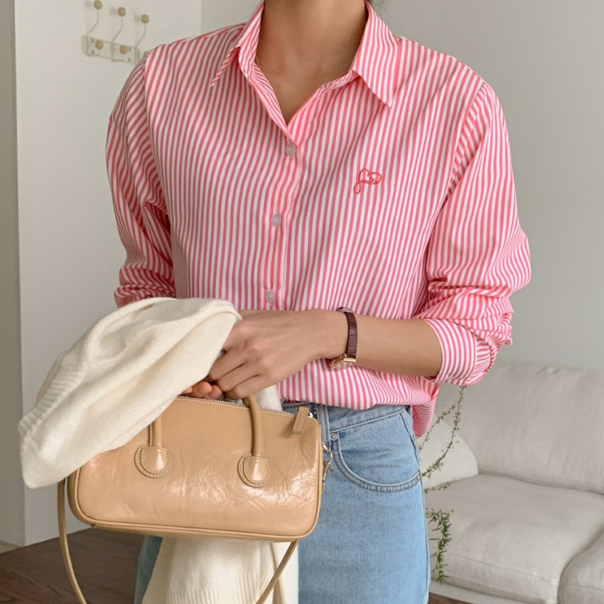 ✨👔💗 스마일 자수 링클프리 스트라이프 셔츠 국내제작 오버핏 데일리 셔츠 루즈핏 클래식 스트라이프 블라우스 / Smile Embroidery Wrinkle-Free Stripe Shirt Korean Made Oversized Daily Blouse ✨