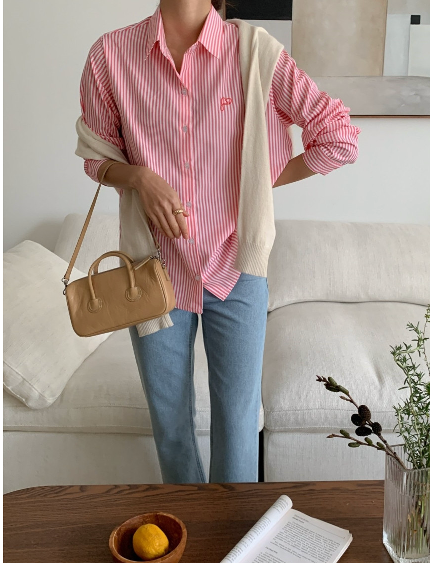 ✨👔💗 스마일 자수 링클프리 스트라이프 셔츠 국내제작 오버핏 데일리 셔츠 루즈핏 클래식 스트라이프 블라우스 / Smile Embroidery Wrinkle-Free Stripe Shirt Korean Made Oversized Daily Blouse ✨