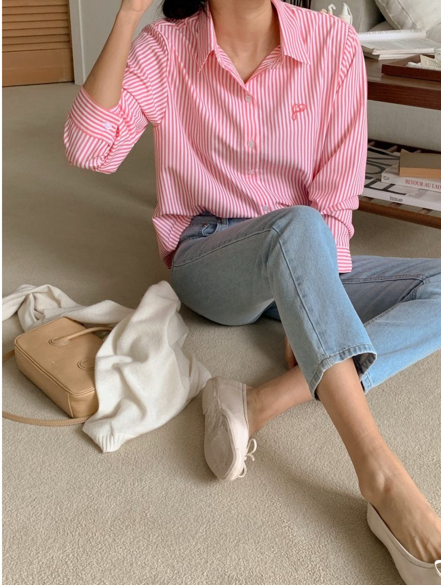 ✨👔💗 스마일 자수 링클프리 스트라이프 셔츠 국내제작 오버핏 데일리 셔츠 루즈핏 클래식 스트라이프 블라우스 / Smile Embroidery Wrinkle-Free Stripe Shirt Korean Made Oversized Daily Blouse ✨
